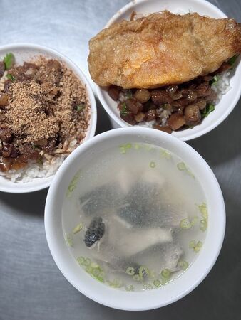 ▲▼前金半熟鴨蛋包肉燥飯飄香65年。(圖/部落客小虎提供)