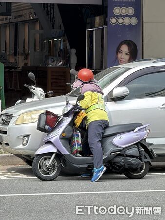 ▲▼ 智慧城市路邊停車仍靠人力巡收 嘉市議員籲盡速導入智慧停車系統。(圖/郭定緯服務處提供)