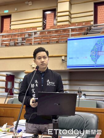 ▲▼ 智慧城市路邊停車仍靠人力巡收 嘉市議員籲盡速導入智慧停車系統。(圖/郭定緯服務處提供)