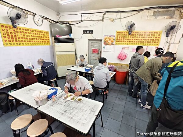 ▲▼永和燒臘便當推薦超人氣大份量四配菜便當。(圖/部落客darren提供)