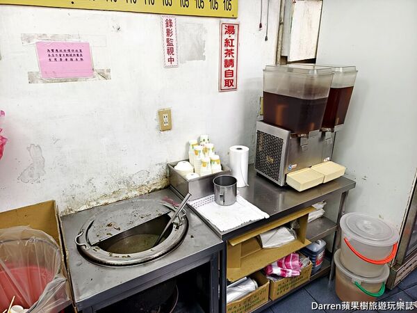 ▲▼永和燒臘便當推薦超人氣大份量四配菜便當。(圖/部落客darren提供)