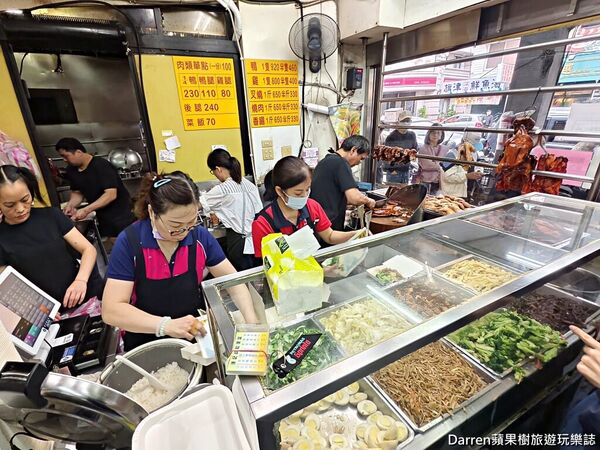 ▲▼永和燒臘便當推薦超人氣大份量四配菜便當。(圖/部落客darren提供)