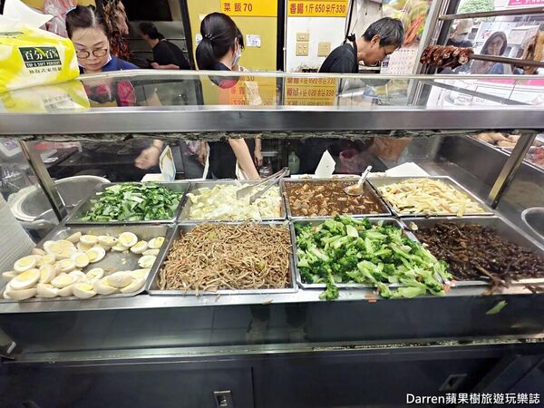 ▲▼永和燒臘便當推薦超人氣大份量四配菜便當。(圖/部落客darren提供)