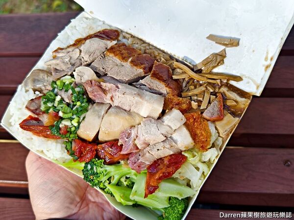 ▲▼永和燒臘便當推薦超人氣大份量四配菜便當。(圖/部落客darren提供)