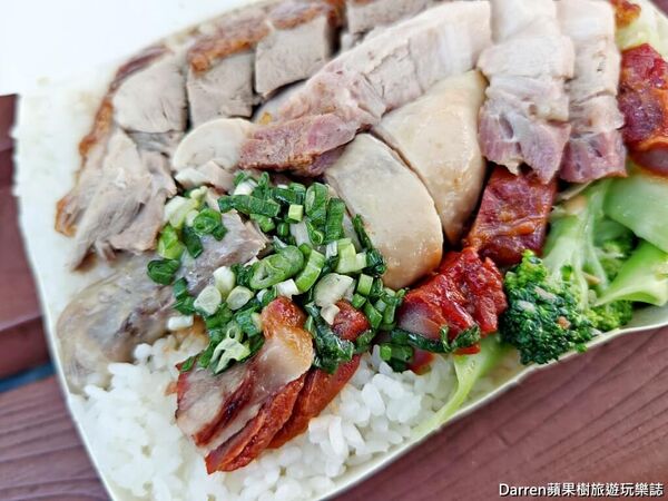 ▲▼永和燒臘便當推薦超人氣大份量四配菜便當。(圖/部落客darren提供)