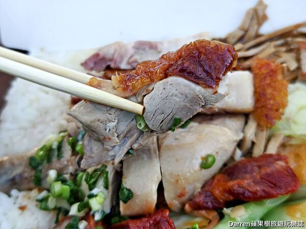 ▲▼永和燒臘便當推薦超人氣大份量四配菜便當。(圖/部落客darren提供)