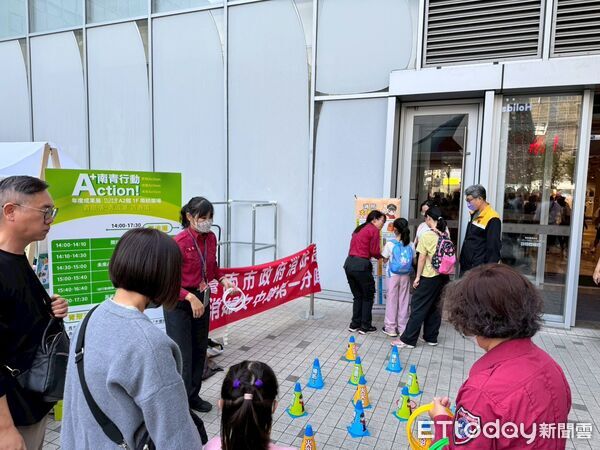 ▲青年公共參與成果展現場,消防知識大挑戰吸引青年踴躍參與。(記者林東良翻攝,下同)