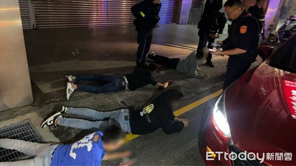 ▲▼新竹討債砍人,警逮8嫌到案。(圖/記者楊永盛翻攝)