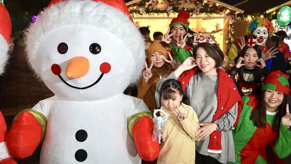 ▲2025屏東聖誕節打造南台灣最大聖誕村 百年屏東公園一秒走進北國童話。(圖/屏東縣政府)