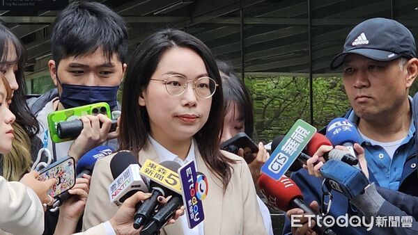 ▲李有宜30日宣布退出民眾黨後受訪。(圖/記者呂佳賢攝)