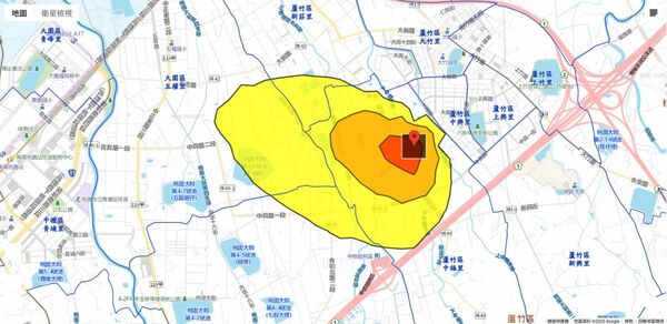 ▲桃園蘆竹地下工廠大火釋放大量黑煙,環保局立即啟動空污緊急應變 。(圖/桃園市政府環保局提供)