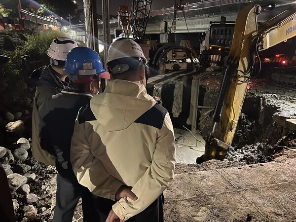 ▲淡北道路施工誤鑽水管釀6萬戶大停水48小時。(圖/翻攝自Facebook/工程圖輯隊-新北工務局)