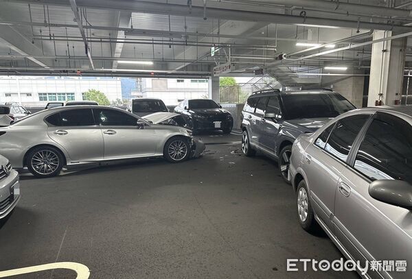 ▲▼男子毒駕在大賣場前後連撞3車。(圖/民眾提供,下同)