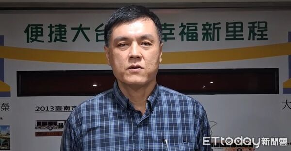 ▲遭砸毀的智慧停車柱由交通局啟動修復與求償程序,警方並調閱監視器釐清整起事件。(記者林東良翻攝,下同)