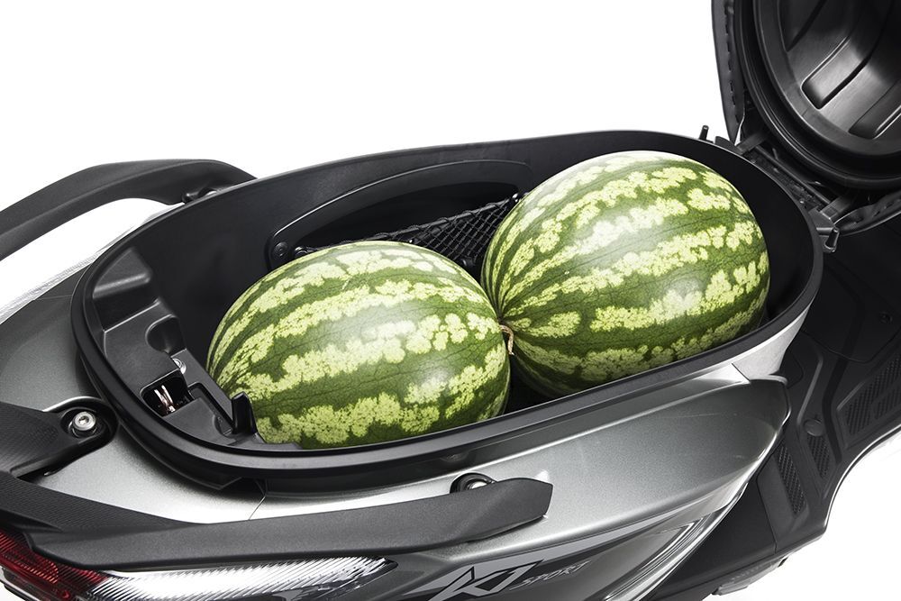 ▲光陽「K1國民機車推雙碟特仕版」!新增150動力南臺車展首次亮相。(圖/翻攝自KYMCO)