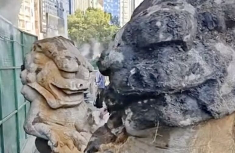 ▲江西上饒一處工地挖出一對明代石獅子。(圖/翻攝大風新聞)