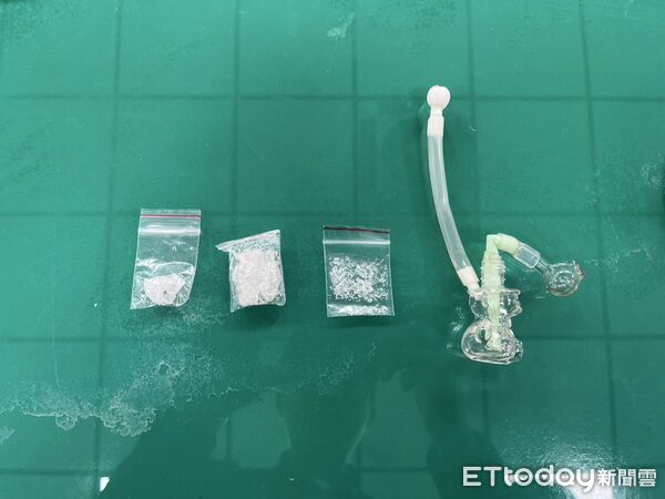 ▲里港警方查獲越南籍陳姓女子涉毒駕。(圖/記者陳崑福翻攝)