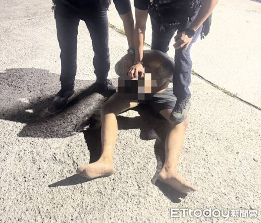 ▲▼瘋男一口氣喝20包毒咖啡!持槍跳進游泳池對2童扣板機 狂拉滑套恐嚇。(圖/記者許權毅翻攝)