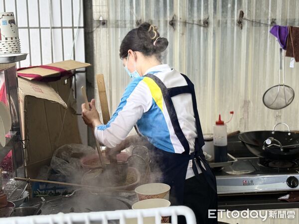 ▲▼花蓮縣政府推出「點亮店家」計畫,積極媒合公益團體捐助店家,加速恢復營業。(圖/花蓮縣政府提供,下同)