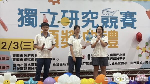 ▲學生展出跨領域研究成果,從科學到在地文化皆有亮眼表現。(記者林東良翻攝,下同)