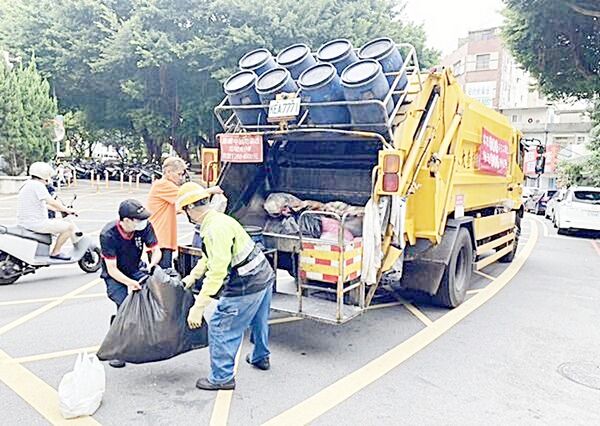 ▲桃園市環保局環境清潔大隊焦姓、劉姓隊員涉嫌違法收取宋姓業者廢棄物,收取不法賄賂近20萬元。(資料照/桃園市環保局提供,與本新聞無關)