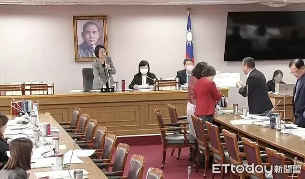 ▲▼ 朝野協商爆口角 。(圖/翻攝直播畫面)