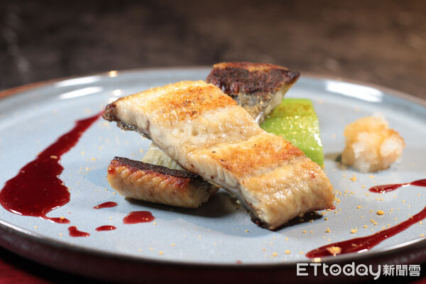 ▲「私・犇 鐵板燒」暖韻旬味新菜單也在12月登場 。(圖/記者黃士原攝)