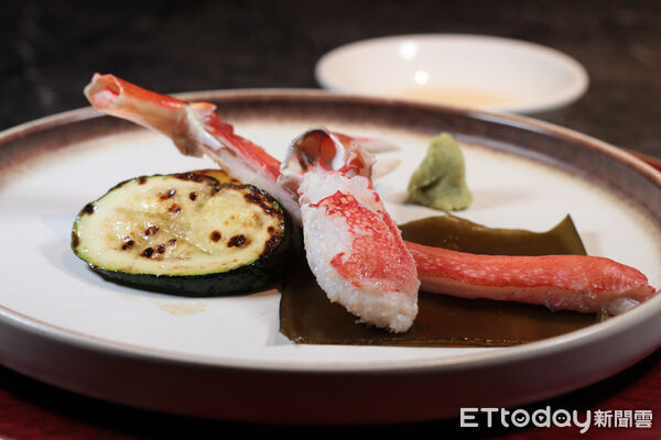 ▲「私・犇 鐵板燒」暖韻旬味新菜單也在12月登場 。(圖/記者黃士原攝)