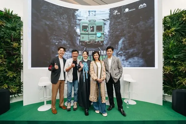 ▲▼《列車人生》發佈會現場大合照,主持人李國煌(左起)、林明倫、曾寶儀、陳潔儀、楊君偉。(圖/公共電視、新傳媒提)