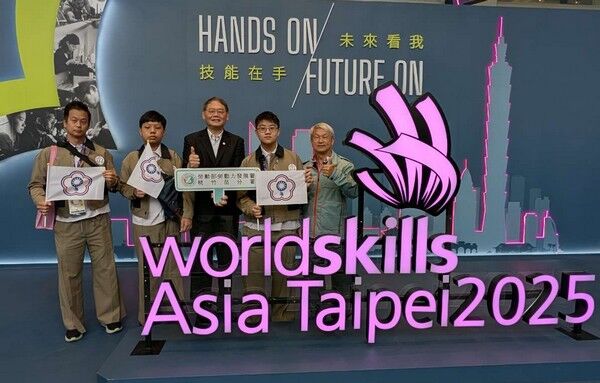 ▲桃竹苗分署培訓國手莊致齊、鄭宇翔亞洲技能競賽奪金