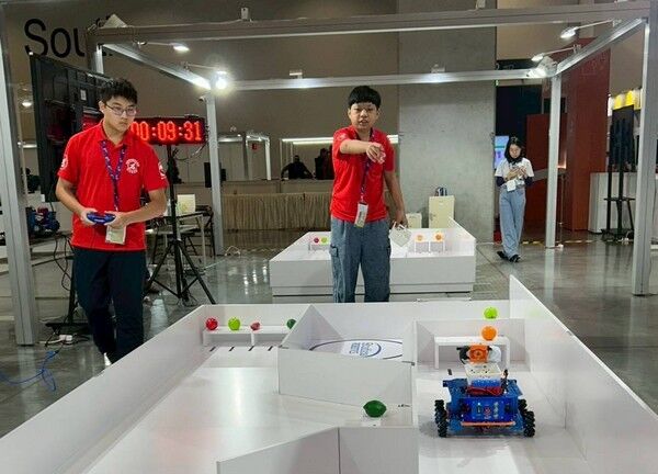 ▲桃竹苗分署培訓國手莊致齊、鄭宇翔亞洲技能競賽奪金