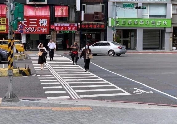 ▲▼新北市政府交通局,行人優先,步行。(圖/新北市政府交通局提供)