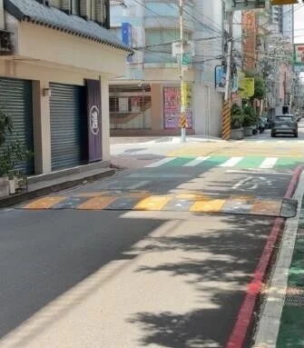 ▲▼新北市政府交通局,行人優先,步行。(圖/新北市政府交通局提供)