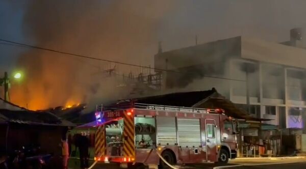▲彰化名店溪湖阿讚爌肉飯用餐區遭火警波及。(圖/民眾提供)
