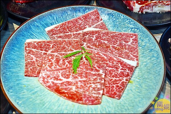 ▲▼台中燒肉吃到飽869起!「羊角炭火燒肉」爽嗑日本A5和牛、牛舌、泰國活蝦、生啤等百種食材無限續。(圖/部落客商妮提供)