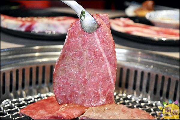 ▲▼台中燒肉吃到飽869起!「羊角炭火燒肉」爽嗑日本A5和牛、牛舌、泰國活蝦、生啤等百種食材無限續。(圖/部落客商妮提供)