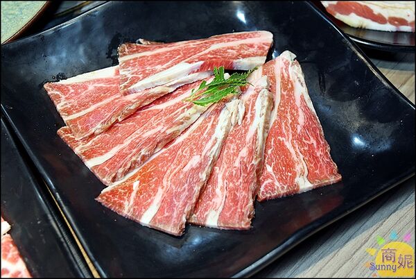 ▲▼台中燒肉吃到飽869起!「羊角炭火燒肉」爽嗑日本A5和牛、牛舌、泰國活蝦、生啤等百種食材無限續。(圖/部落客商妮提供)