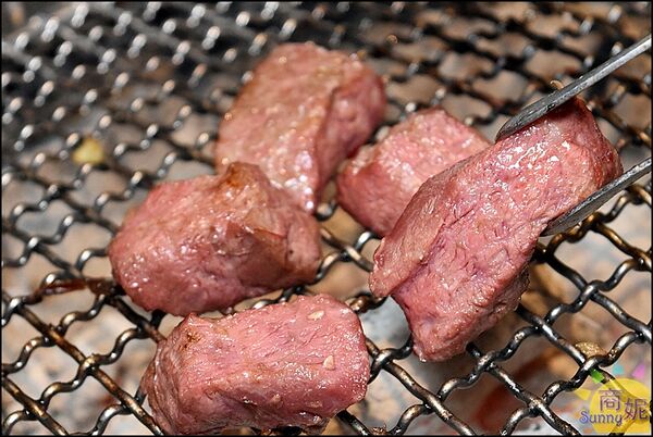 ▲▼台中燒肉吃到飽869起!「羊角炭火燒肉」爽嗑日本A5和牛、牛舌、泰國活蝦、生啤等百種食材無限續。(圖/部落客商妮提供)