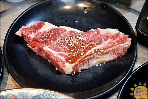 ▲▼台中燒肉吃到飽869起!「羊角炭火燒肉」爽嗑日本A5和牛、牛舌、泰國活蝦、生啤等百種食材無限續。(圖/部落客商妮提供)