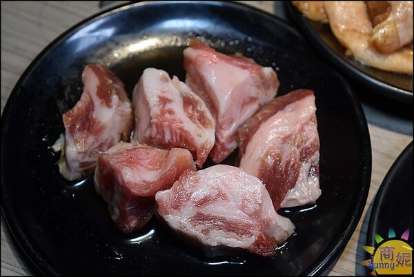 ▲▼台中燒肉吃到飽869起!「羊角炭火燒肉」爽嗑日本A5和牛、牛舌、泰國活蝦、生啤等百種食材無限續。(圖/部落客商妮提供)