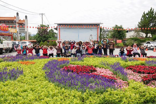 ▲埔里化身冬日「花之都」!南投花卉嘉年華登場,地景花毯、巨型花藝裝置一次看。(圖/南投縣政府)