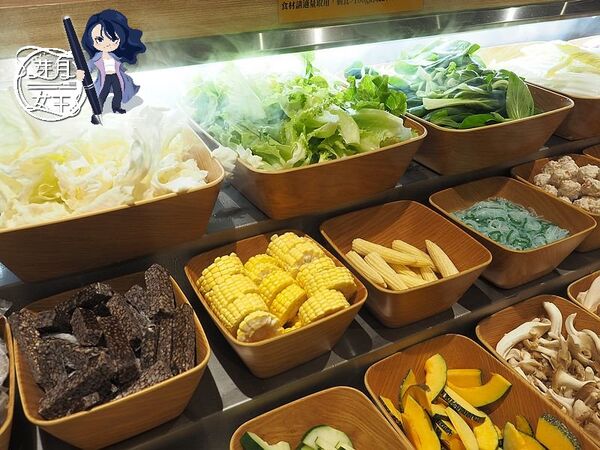 ▲▼桃園中壢美食「売鍋-中壢龍岡店」,商業午餐不用400元還有自助吧吃到飽,數種湯底令人驚艷。(圖/部落客芽月提供)