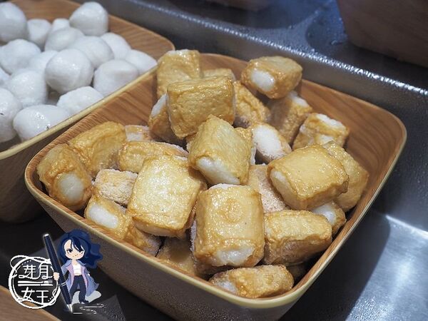 ▲▼桃園中壢美食「売鍋-中壢龍岡店」,商業午餐不用400元還有自助吧吃到飽,數種湯底令人驚艷。(圖/部落客芽月提供)