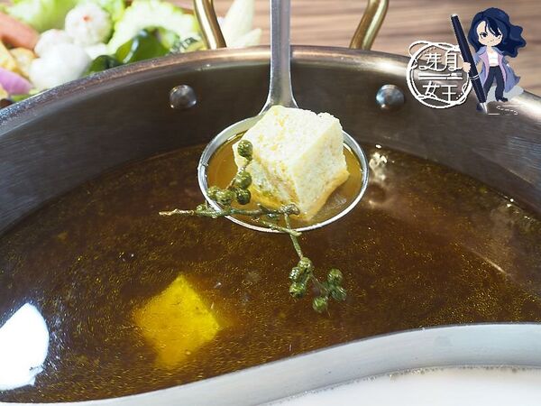 ▲▼桃園中壢美食「売鍋-中壢龍岡店」,商業午餐不用400元還有自助吧吃到飽,數種湯底令人驚艷。(圖/部落客芽月提供)