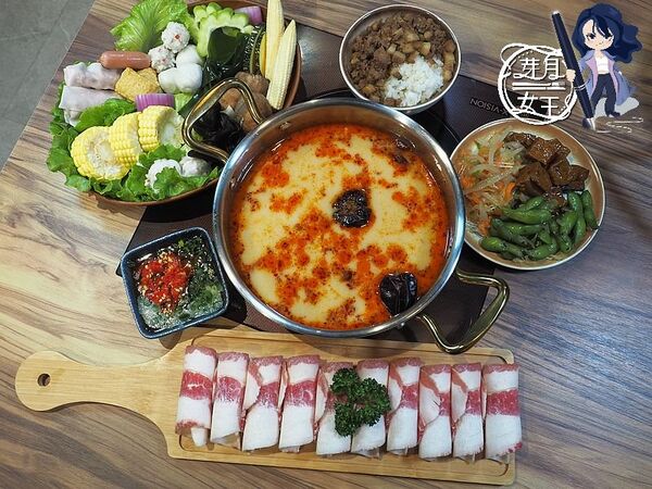 ▲▼桃園中壢美食「売鍋-中壢龍岡店」,商業午餐不用400元還有自助吧吃到飽,數種湯底令人驚艷。(圖/部落客芽月提供)