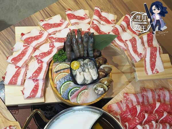 ▲▼桃園中壢美食「売鍋-中壢龍岡店」,商業午餐不用400元還有自助吧吃到飽,數種湯底令人驚艷。(圖/部落客芽月提供)