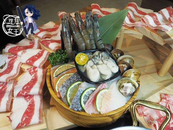 ▲▼桃園中壢美食「売鍋-中壢龍岡店」,商業午餐不用400元還有自助吧吃到飽,數種湯底令人驚艷。(圖/部落客芽月提供)