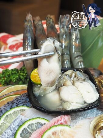 ▲▼桃園中壢美食「売鍋-中壢龍岡店」,商業午餐不用400元還有自助吧吃到飽,數種湯底令人驚艷。(圖/部落客芽月提供)