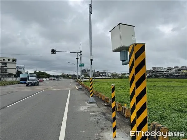▲苗栗縣警察局今公告明年3月起,竹南和頭份新增3支固定式測速照相桿取締超速,引發各界議論。(圖/警方提供)