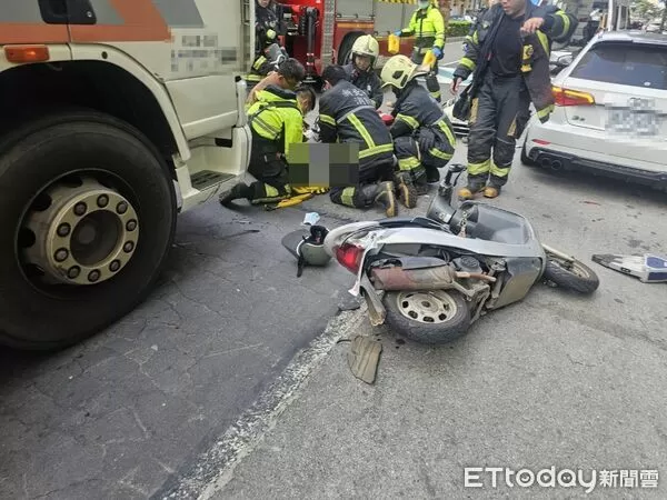 ▲▼林口文化二路二段中山路口車禍,一女性騎士遭大貨車撞擊OHCA。(圖/記者陸運陞翻攝)